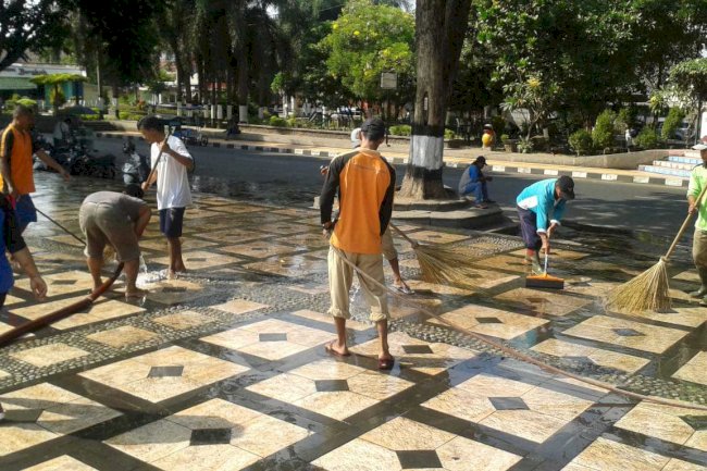 Pembersihan Alun – Alun Kabupaten Klaten