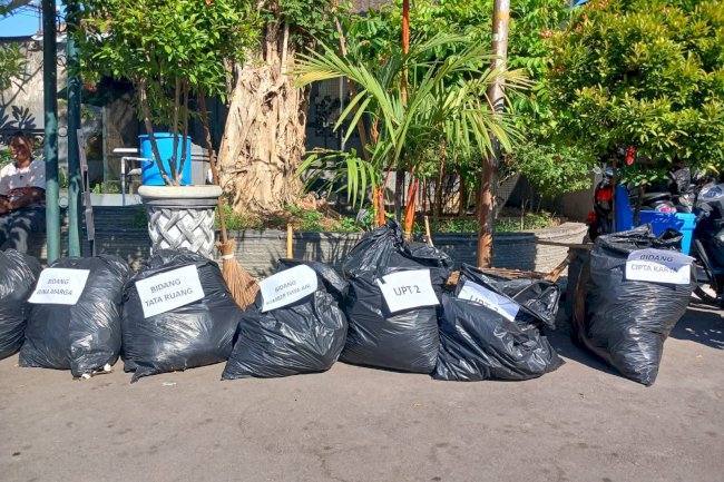 Aksi Pungut Sampah, Warnai Jalan Sehat DPUPR Klaten