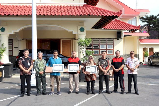 3 Pegawai DPUPR Klaten Terima Penghargaan Pegawai Teladan Tahun 2023