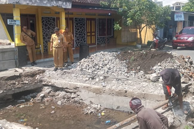 Monitoring dan Evaluasi Pekerjaan Pemeliharaan Jalan Paket 18 Bersama Bagian Administrasi Pembangunan