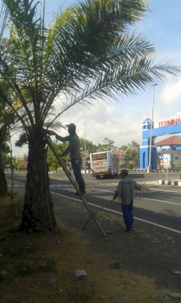 Pembersihan 3 Titik Turus Jalan