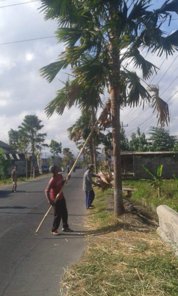 Pembersihan 3 Titik Turus Jalan