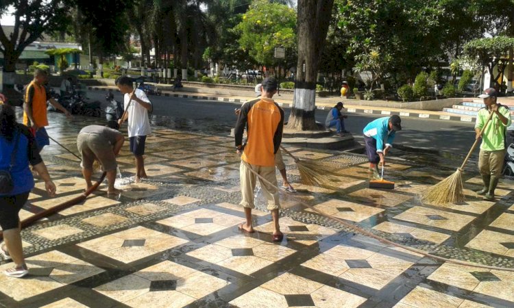 Pembersihan Alun – Alun Kabupaten Klaten