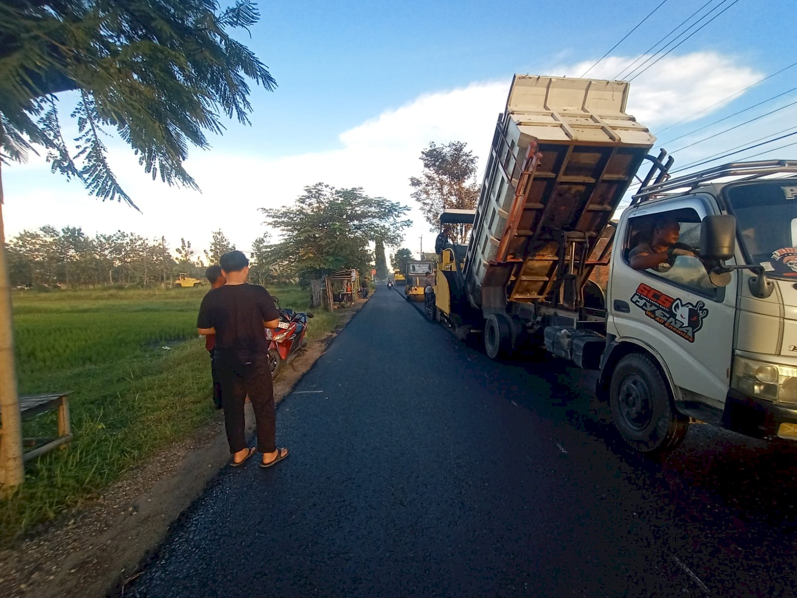 Pekerjaan Lapis ACWC Ruas Jalan Jaten-Jelobo
