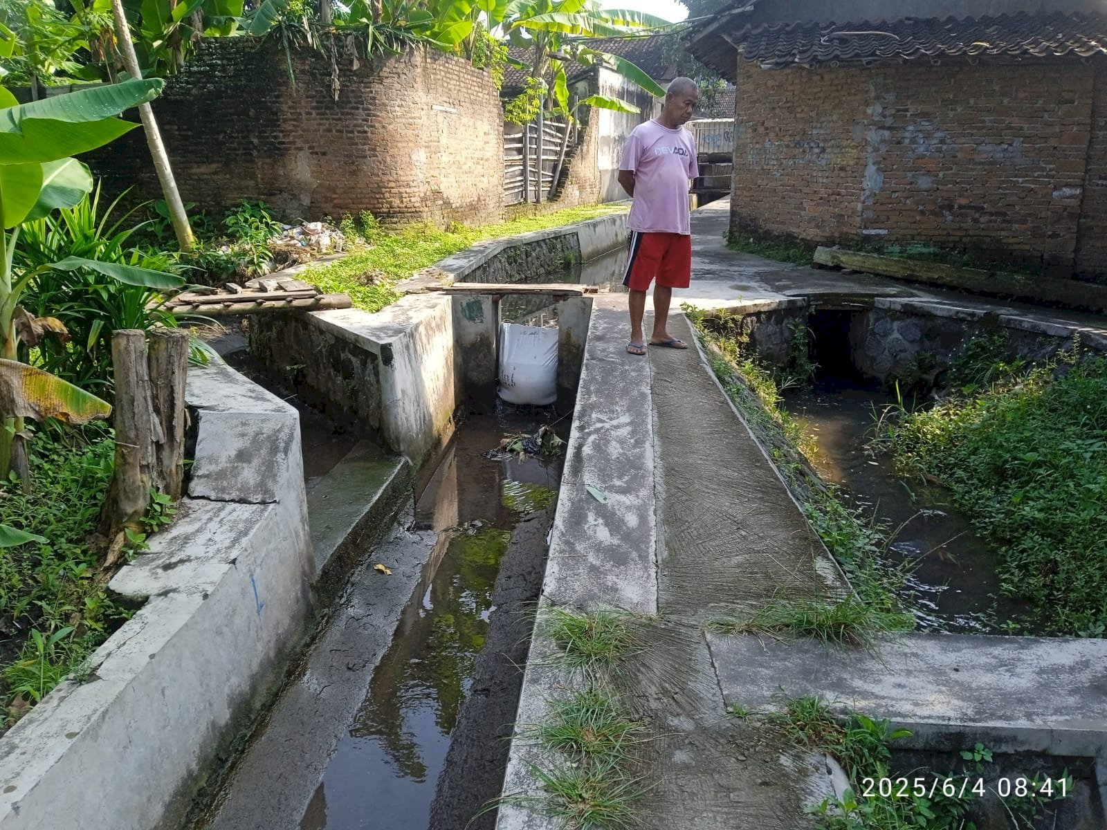 Perbersihan Saluran Irigasi DI Dedesan